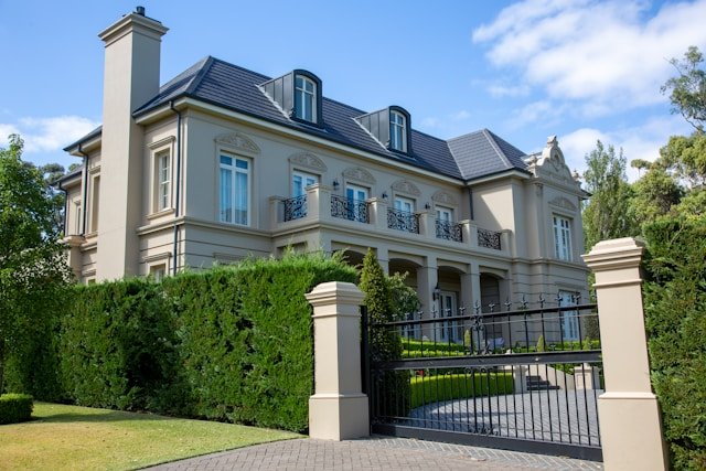 Le rôle des gouvernants locaux dans le développement immobilier