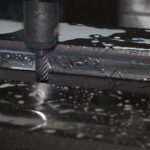 guide complet pour choisir la fraiseuse cnc idéale : critères de sélection, caractéristiques techniques et conseils d'experts pour optimiser vos opérations d'usinage.