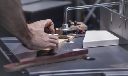 découvrez notre sélection de machines à bois performantes pour tous vos travaux de menuiserie, offrant précision et efficacité pour les professionnels et amateurs.